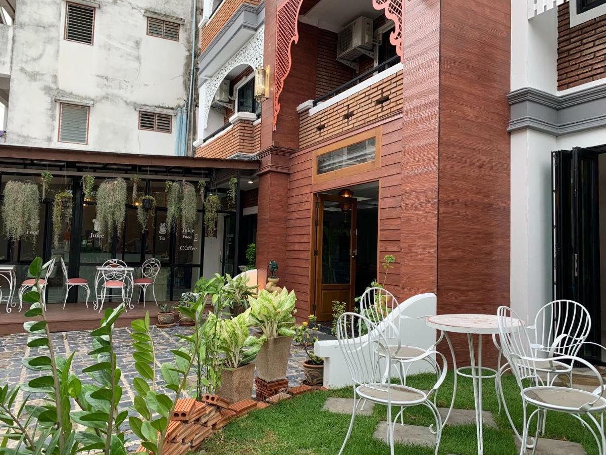 Spring@Tapae Hotel Chiang Mai Buitenkant foto