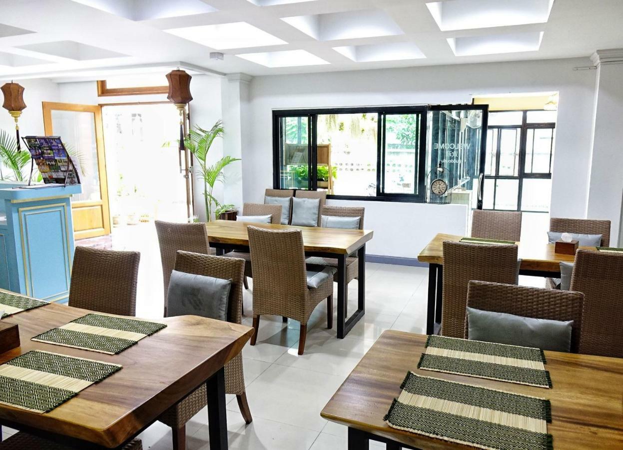 Spring@Tapae Hotel Chiang Mai Buitenkant foto