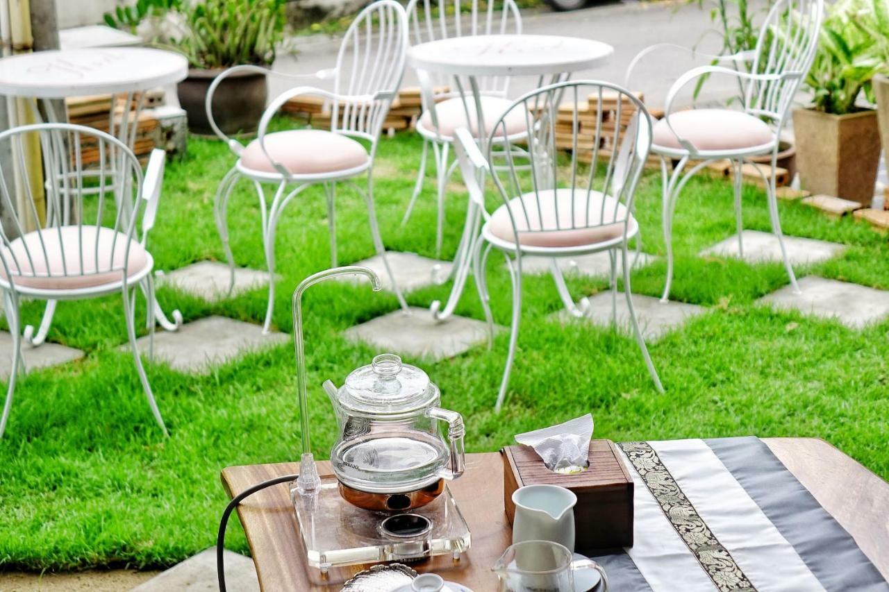 Spring@Tapae Hotel Chiang Mai Buitenkant foto