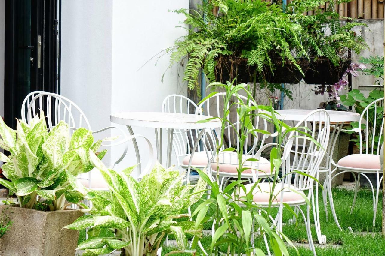 Spring@Tapae Hotel Chiang Mai Buitenkant foto